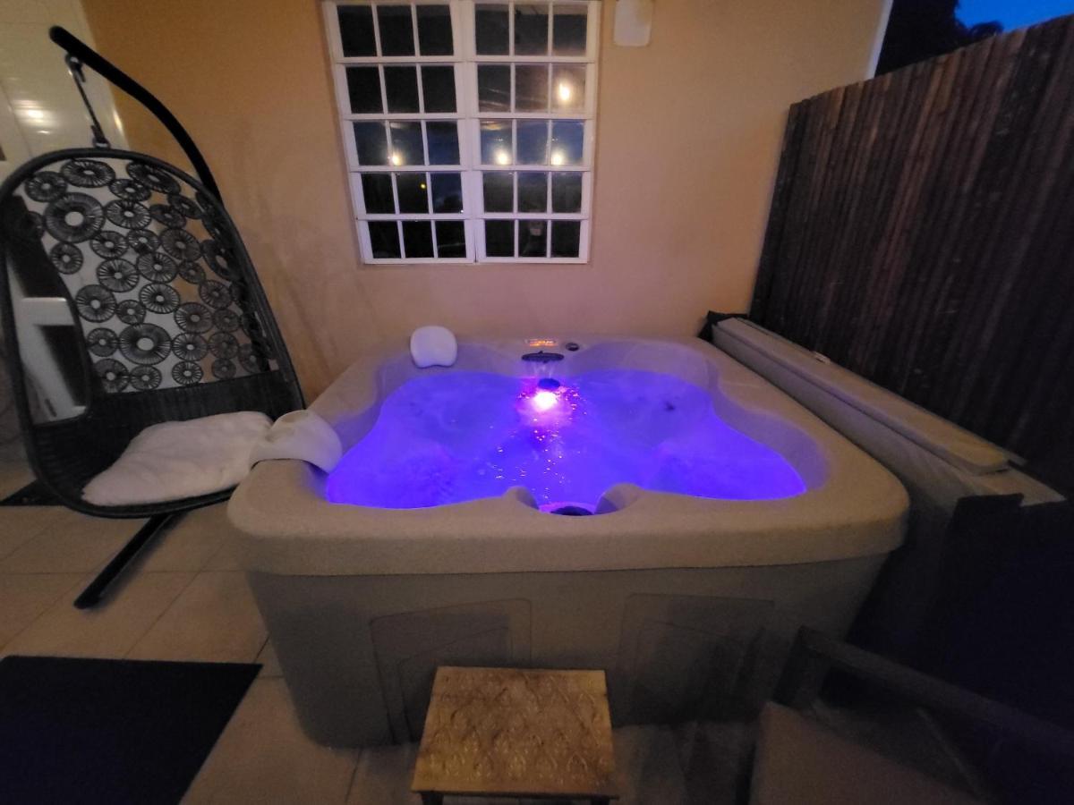 Private Jacuzzi Oasis With Mountain Views And Free Parking Ponce Exterior foto