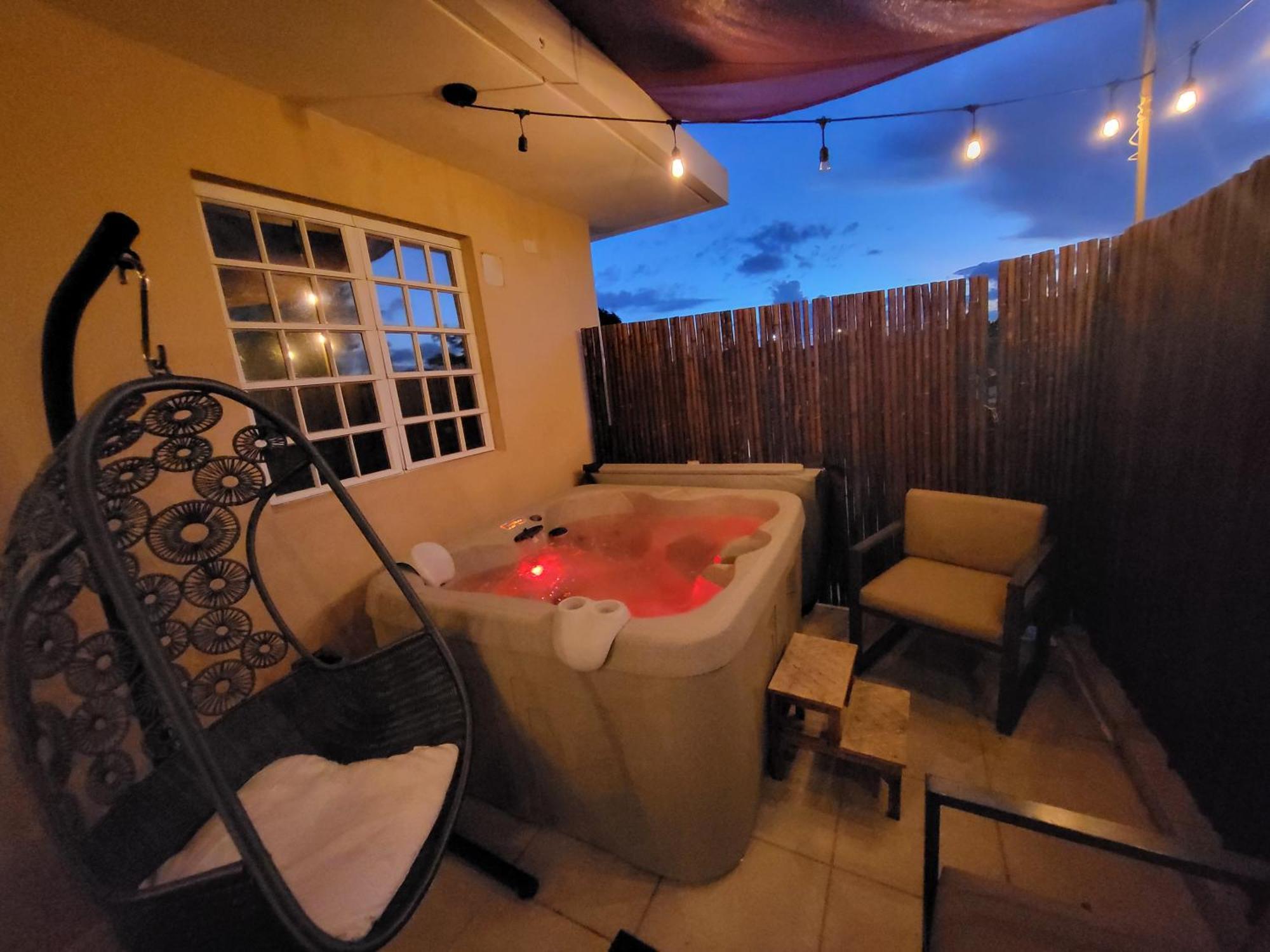 Private Jacuzzi Oasis With Mountain Views And Free Parking Ponce Quarto foto